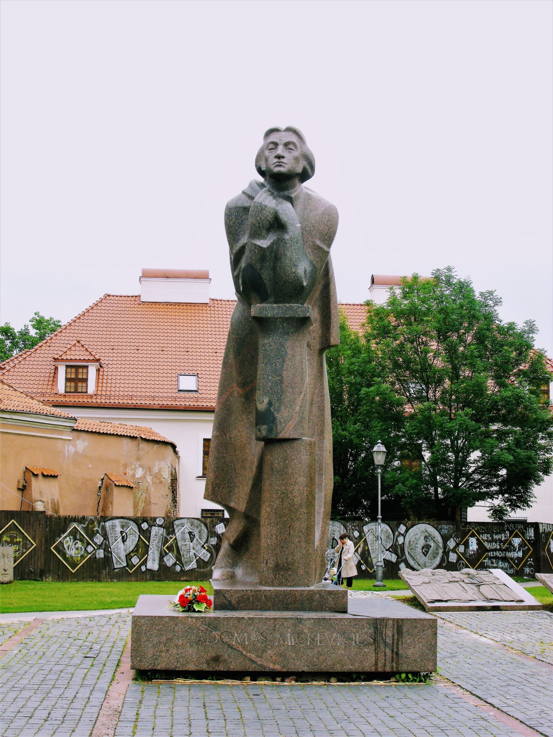 pomnik adama mickiewicza w wilnie